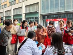 <b><b>将食物送到居平易近身边</b></b>